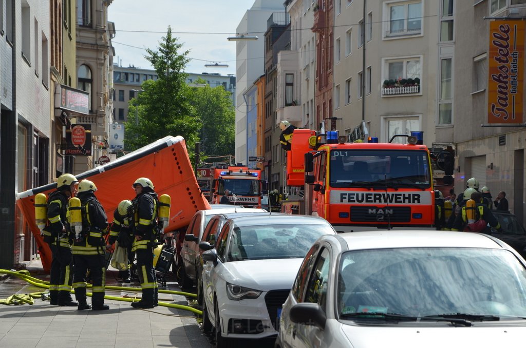 Feuer 2 Y Koeln Altstadt Kyffhaeuserstr P036.JPG - Miklos Laubert